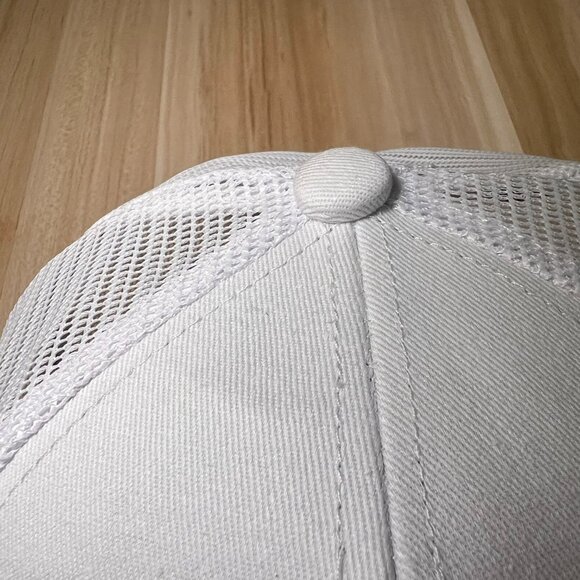 Von Dutch Trucker Hat White Embroidered Logo Patch Snapback Mesh Authentic Cap - Picture 4 of 7